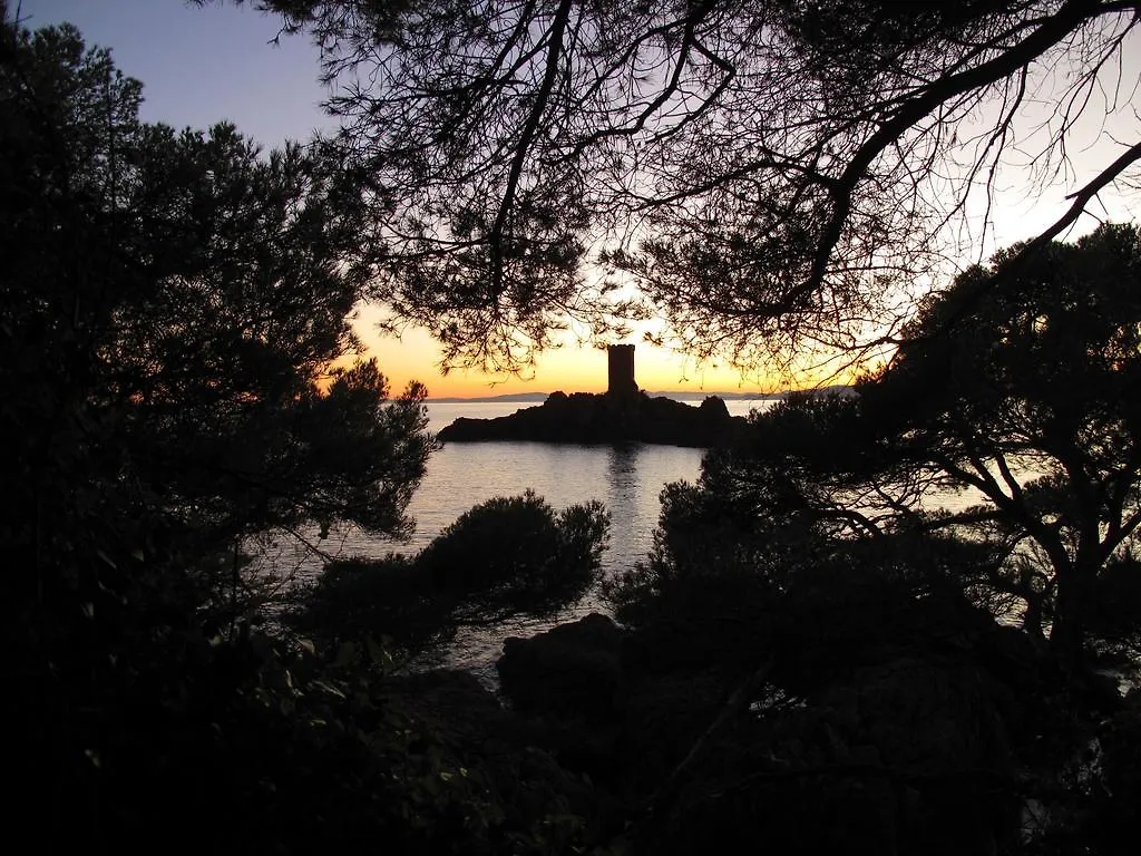 **  Nouvel Hotel Saint-Raphael  France