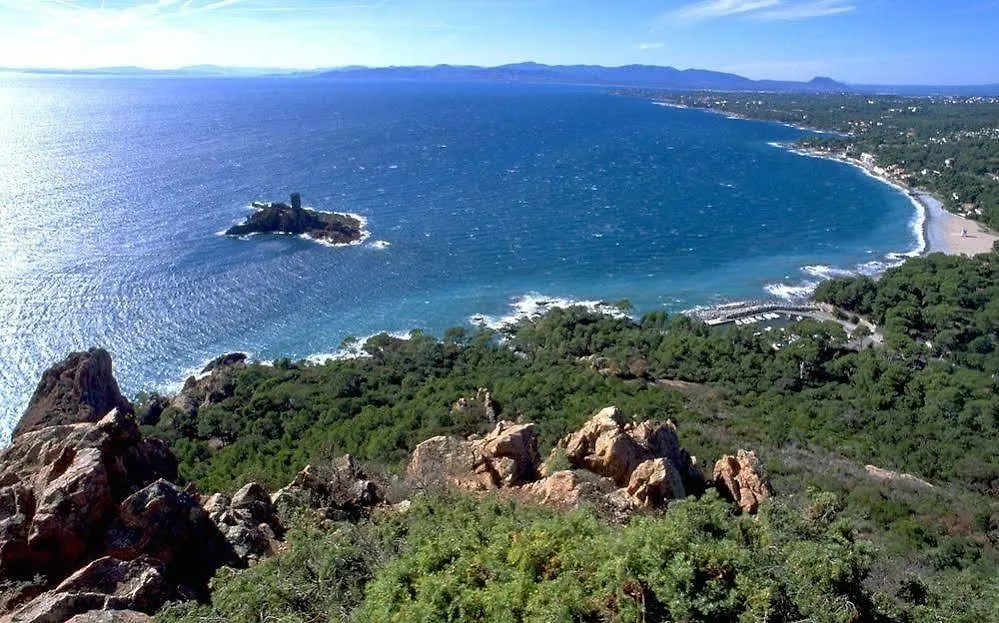 Nouvel Hotel Saint-Raphael  2*, Saint-Raphael (Var)